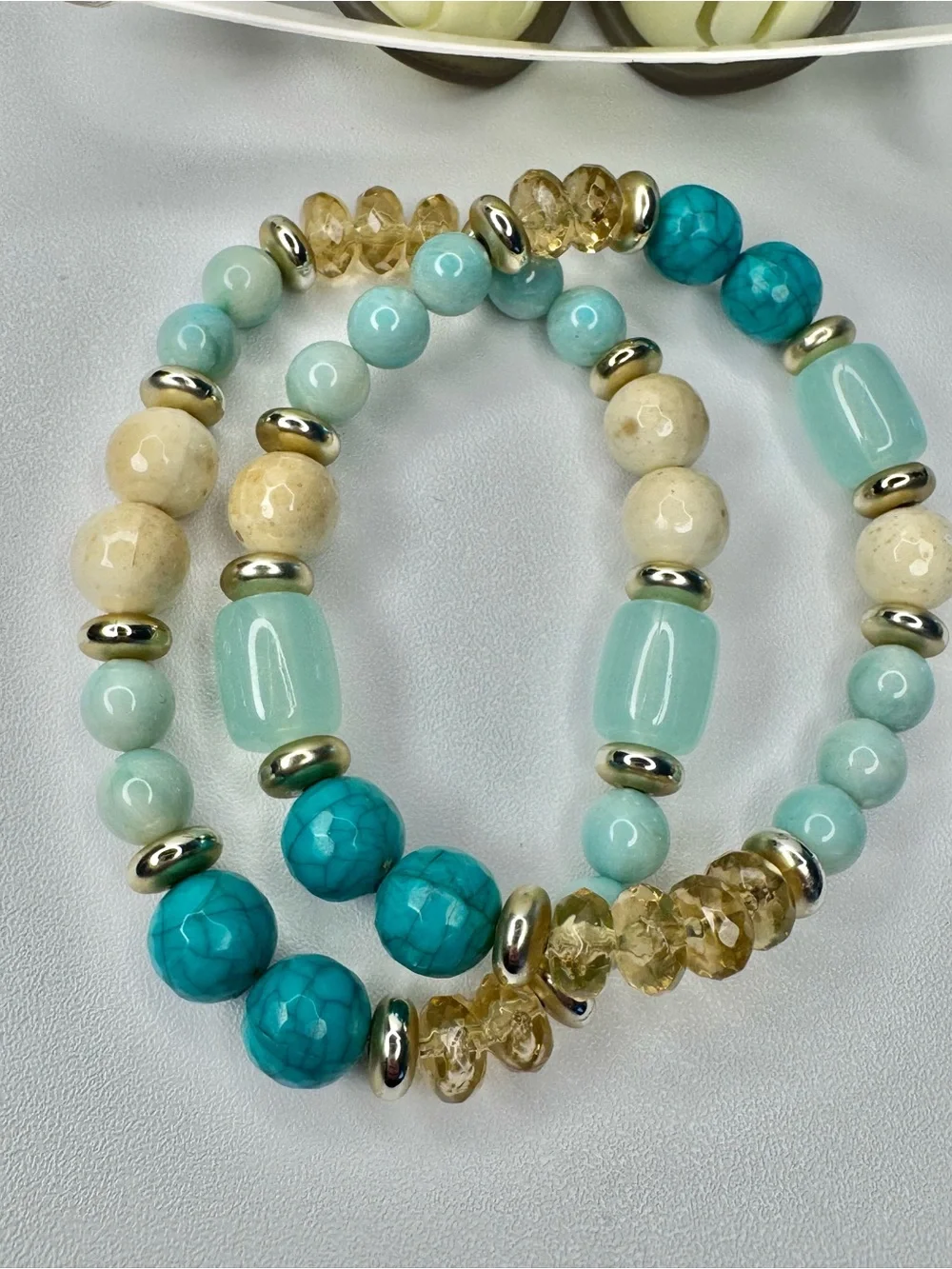Turquoise stretch bracelet and hair claw clip
